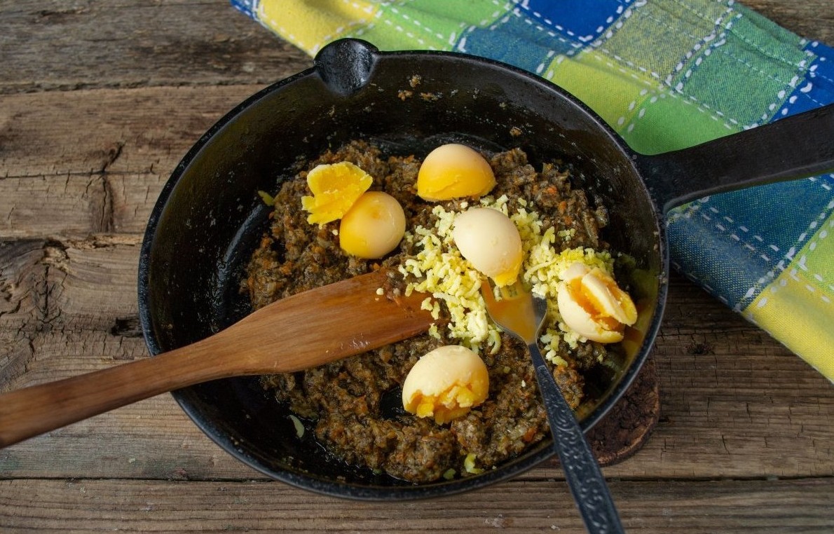 Оладьи с начинкой из яиц и зелёного лука, пошаговый рецепт с фото